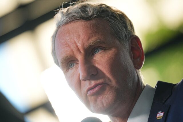 Björn Höcke als strahlender Sieger der Landtagswahl, aber ohne Wahlkreis und Land.