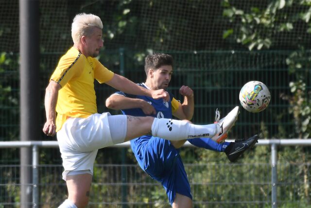 Die SF Habinghorst/Dingen mit Stefan Tiedke (l.) trafen auf den FC Frohlinde.