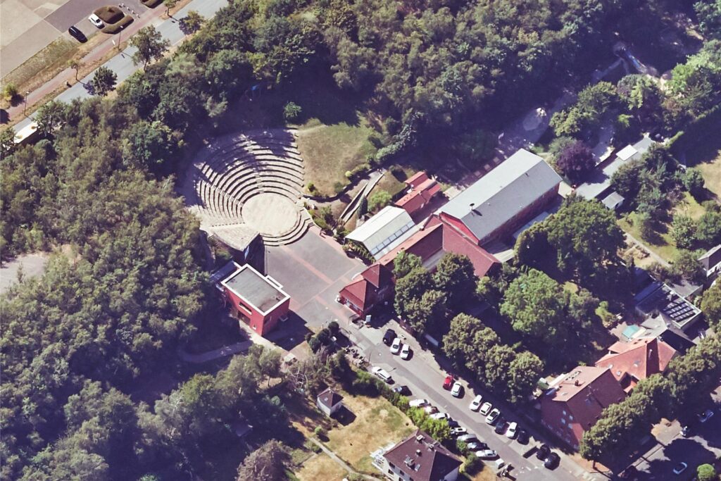 Das Agora-Kulturzentrum in Ickern End mit dem markanten Amphitheater: Früher war hier und im Bereich Rapensweg / Horststraße die Zeche Ickern 1/2 beheimatet. Das Agora-Kulturzentrum in Ickern End mit dem markanten Amphitheater: Früher war hier und im Bereich Rapensweg / Horststraße die Zeche Ickern 1/2 beheimatet.