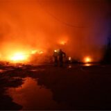 In einer Halle des Recycling-Centrums Castrop brannte am frühen Dienstagmorgen Bauholz. Die Feuerwehr Castrop-Rauxel löschte den Brand am Deininghauser Weg.
