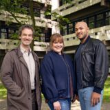 von links nach rechts: Jörg Hartmann, Stefanie Reinsperger, Malick Bauer