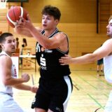 David Ewald (Mitte) gehört zu den absoluten Konstanten im Team der Herner Löwen – das war auch im Vest-Cup in Dorsten und Wulfen, wie hier im Spiel gegen Citybasket Recklinghausen, zu sehen.