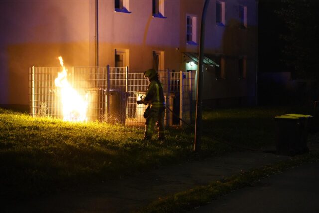 In der Nacht auf Mittwoch, 4. September, brannten in Castrop-Rauxel gleich drei Müllcontainer.