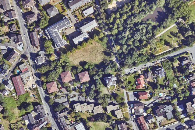 Auf der „Schillerwiese“ will Kosta Boulbos ein Mehrfamilienhaus für seine Pflegekräfte bauen. Doch das wird vorerst wohl nichts.