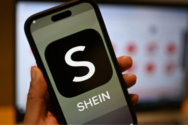 Das Shein-Logo ist auf einem Smartphone zu sehen.