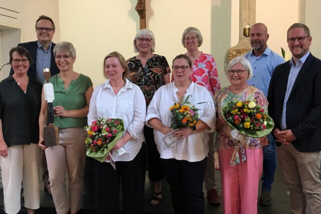 Gruppenfoto in einer Kirche