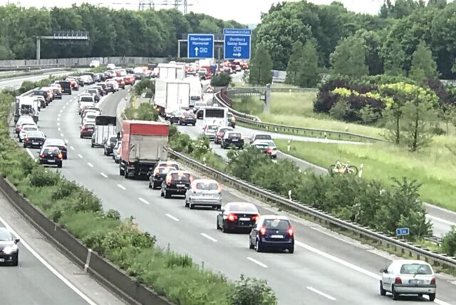 Stau im Kreuz Castrop-Rauxel-Ost auf der A45.