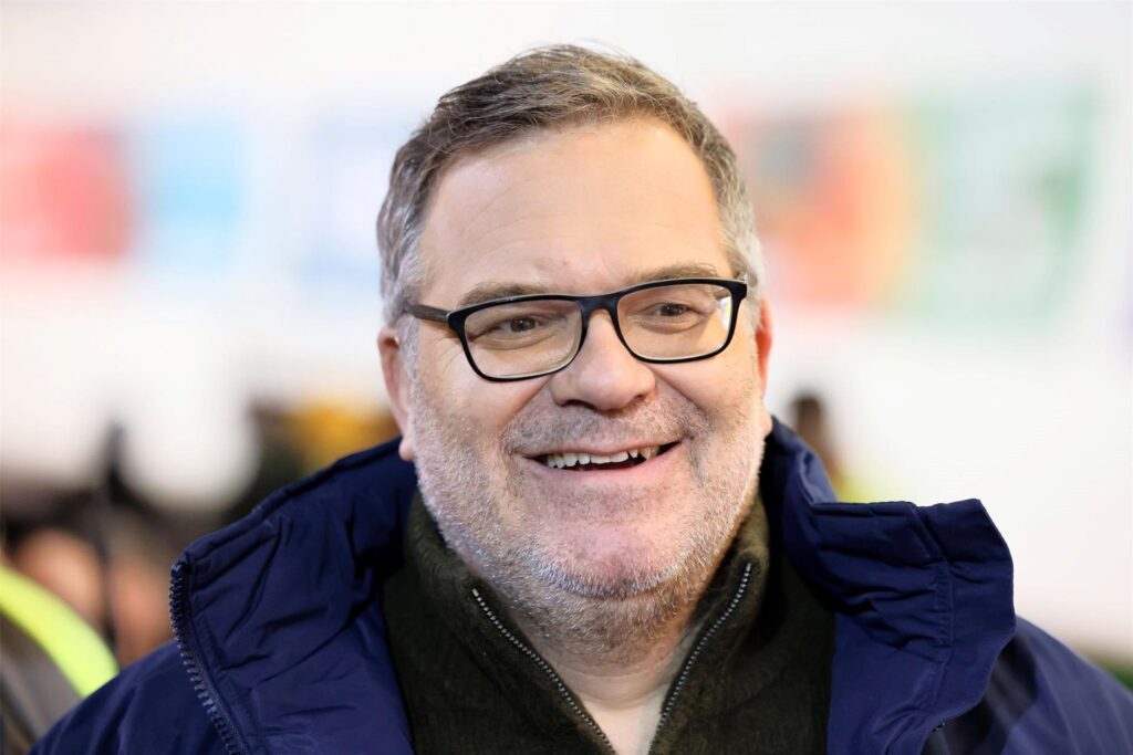 Moderator Elton.
