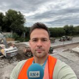 RN-Reporter Martin Bytomski an der gesperrten B1.