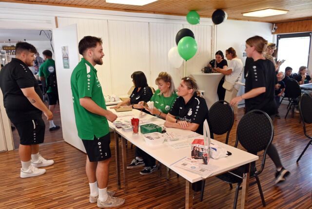 Viele Menschen ließen sich für den an Blutkrebs erkrankten Matteo beim SuS Hervest-Dorsten typisieren.