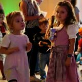 Kinder tanzen in der Westfalenhalle Dortmund.