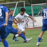 Der RSV Meinerzhagen (weiße Trikots) verspielte eine Führung beim SV Wacker Obercastrop.