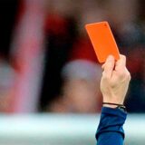 Rote Karte mit Folgen: Ein Spieler des SV Hochlar wurde nun vom Sportgericht wochenlang gesperrt.
