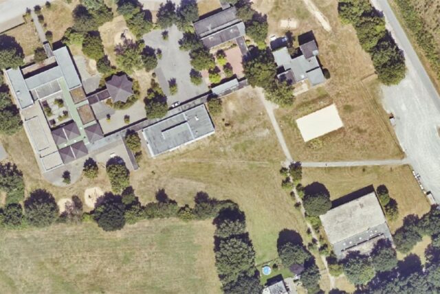 Auf dem Gelände der von Ketteler-Schule könnte ein dreizügiger Schulneubau entstehen. Damit würden mehrere Probleme in einem Streich erledigt, aber auch Kosten von rund 17 Millionen Euro auf die Stadt zurollen.