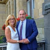 Die Eheleute Gabriele Krüler-Baltussen und Henricus Baltussen nach ihrer Trauung vor dem Rathaus in Recklinghausen