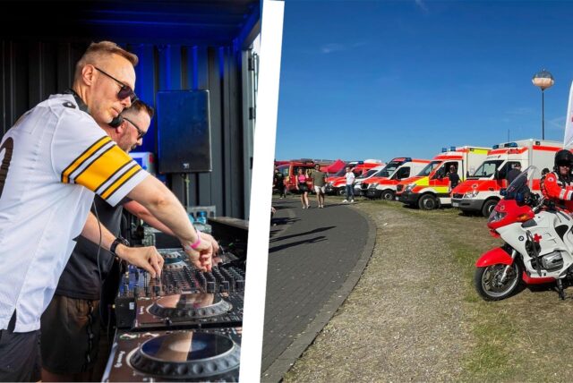 Das Bild ist mit einem weißen Balken vertikal in zwei Hälften geteilt. Auf der Linken Seite ist ein DJ an seinem Mischpult zu erkennen. Er trägt ein weißes T-Shirt mit gelben Ringen am Arm. Er dreht an mehreren Knöpfen in der Mitte des Pults. Auf der rechten Hälfte des Bilds sind mehrere Krankenwagen zu erkennen, die aufgereiht an der Halde Hoheward stehen. Im Vordergrund ist ein Teil eines Einsatz-Motorrads