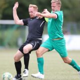 Philipp Schulze Twenhöven (l.) von GS Cappenberg im Zweikampf mit einem Spieler von Westfalia Wethmar.