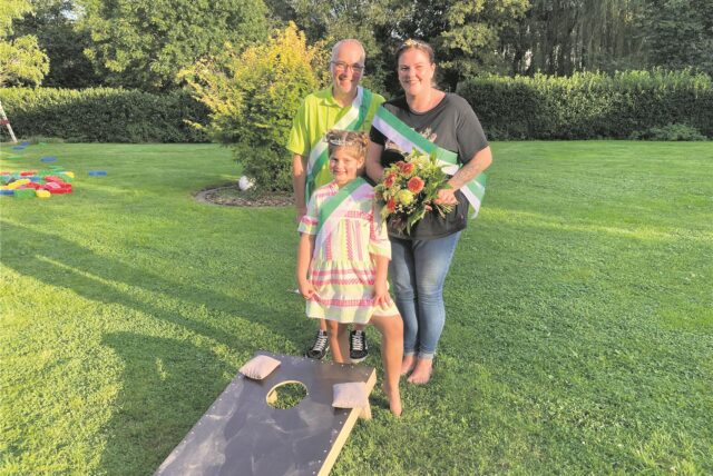 Die Sieger im Bohnensackwerfen bei der Waltroper Nachbarschaft „Röhrken“.