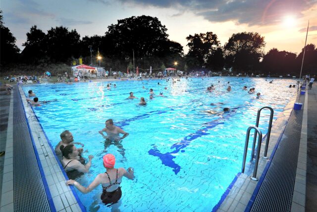 Das Schwimmerbecken im Parkbad Nord.