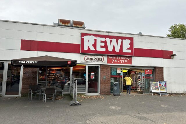 Die Ladenfront von Rewe Thomas in Castrop-Rauxel, der für zwei Monate schließt
