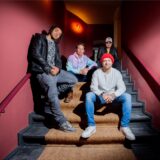 Johnny Strange (bürgerlich John Magiriba Lwanga, l-r), Chino con Estilo, Mateo Jasik (unten r) und Don Cali (oben r) von der Band „Culcha Candela“