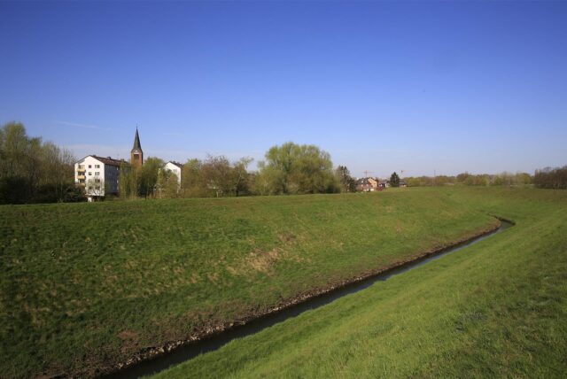 Rapphofs Mühlenbach, Blick bachabwärts unterhalb der Brücke Marler Straße 63.