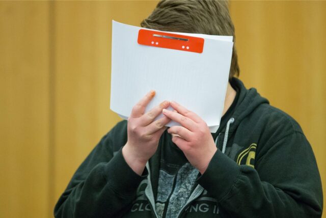 Die junge Täterin Ramona vor Gericht im Jahr 2016.
