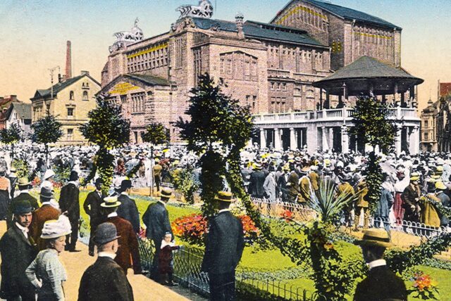 Auch Promenaden-Konzerte wurden auf dem Wall vor dem Stadttheater gefeiert.
