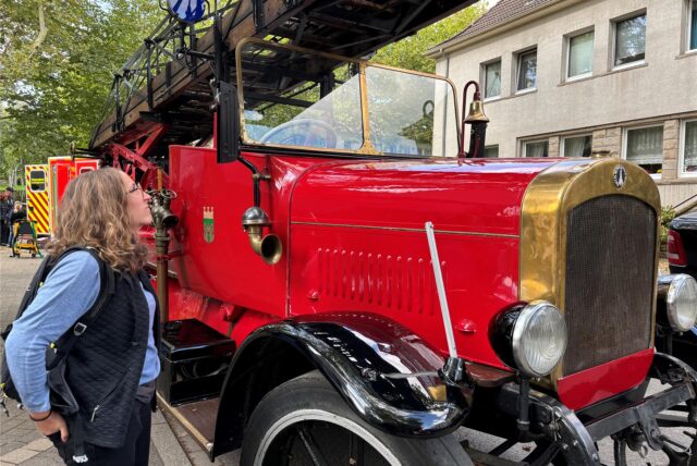 Auch historische Feuerwehr-Fahrzeuge konnten die Besucher bewundern.