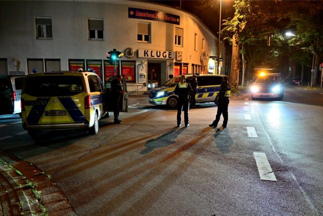 Die Polizei war mit vielen Kräften an der Heyerhoffstraße im Einsatz.