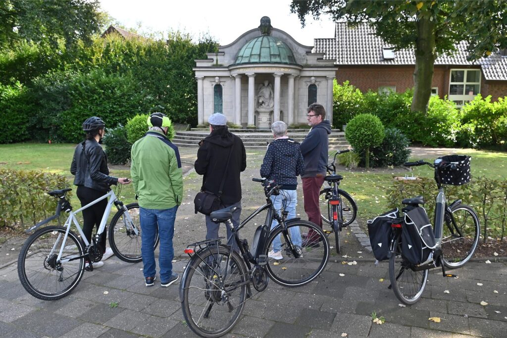 Zwischenstopp am Wulfener Ehrenmal