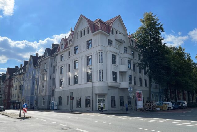 Das Eckhaus an der Lindemannstraße/Sonnenplatz an der Dortmunder Möllerbrücke wird saniert.
