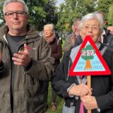Demonstranten mit Schild