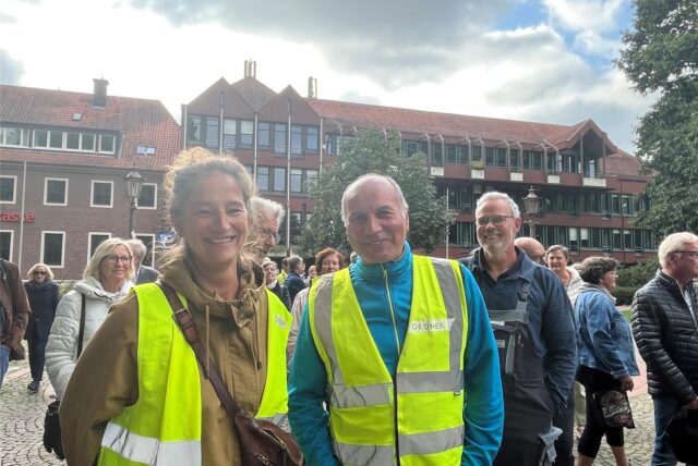 Maggi Schmidt und Sepp Gerschner haben die Demo zum Erhalt der Kastanienbäume an der Koeppstraße organisiert.