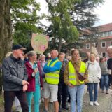 Demonstranten vor dem Rathaus