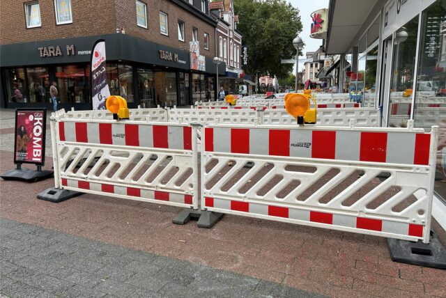 Absperrgitter gehören nun seit einigen Monaten immer wieder zum Bild auf der Hohen Straße in Datteln dazu.