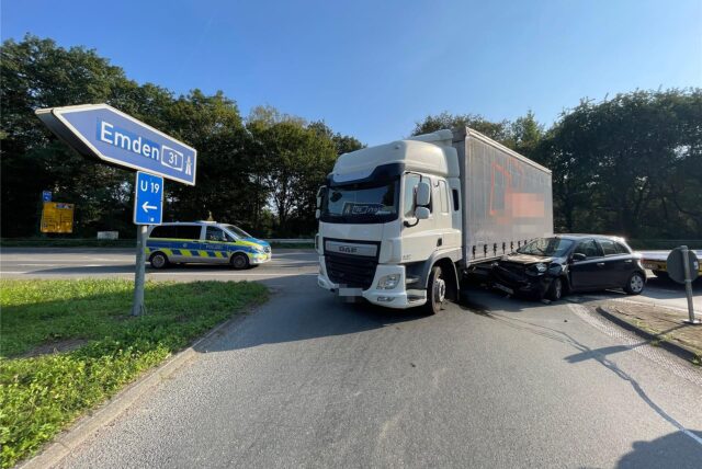 Unfall zwischen Lkw und Pkw