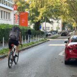Im Kreuzviertel – hier die Sonnenstraße – ist die Parkplatzsuche sowieso nicht leicht. Nun soll zudem noch eine große Anzahl von Parkplätzen verschwinden