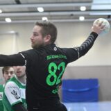 Die HSG Rauxel-Schwerin mit Björn Wieser am Ball startet nach dem Landesligaabstieg in die Bezirksligasaison.