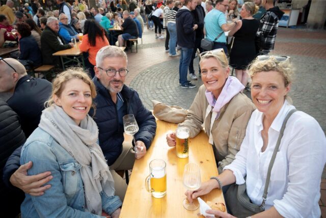 Menschen auf dem Marktplatz in Haltern