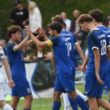 Auch der SV Wacker Obercastrop mit seinen beiden Senioren-Mannschaften und der FC Frohlinde (blaue Trikots) sind im Einsatz.