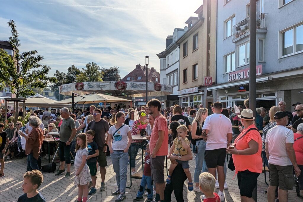"Rock 'n' Roll am Kreisverkehr" in Suderwich am Sonntag, 22. September 2024.