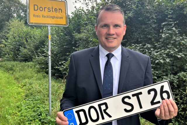 Tobias Stockhoff ist von einem eigenen Kfz-Kennzeichen für Dorsten begeistert.