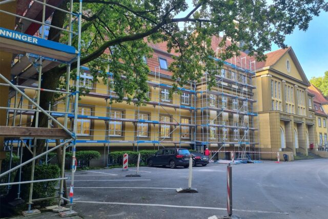 Gerüste stehen am Dattelner Rathaus.