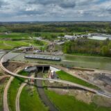 Am Wasserkreuz Emscher und Rhein-Herne-Kanal entstand der „Sprung über die Emscher“. Das Luftbild entstand im April, jetzt wird die Eröffnung gefeiert.