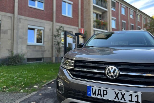 Ein Auto mit dem Kennzeichen WAP.