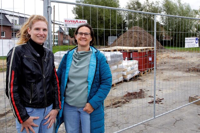 Sabine Frintrop (r.) und Christin Janßen vom Förderverein der Grundschule Lavesum