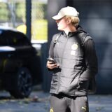 Julian Brandt schaut zur Seite.