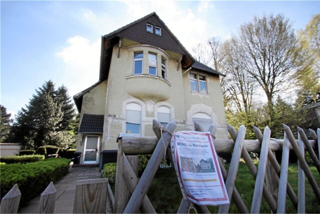 Das Wohnhaus von Gisela A. in Dortmund-Sölde kurz nach der Tat.