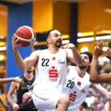 Basketball Regionalliga West, 28. September 2024, Hertener Löwen – BBA Hagen 58:60. Faton Jetullahi zieht zum Korb.